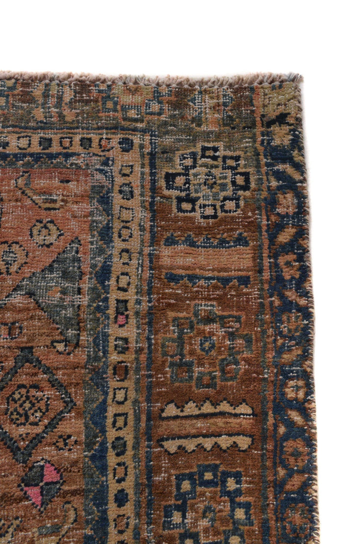 5' x 9' Sherazi Area Rug