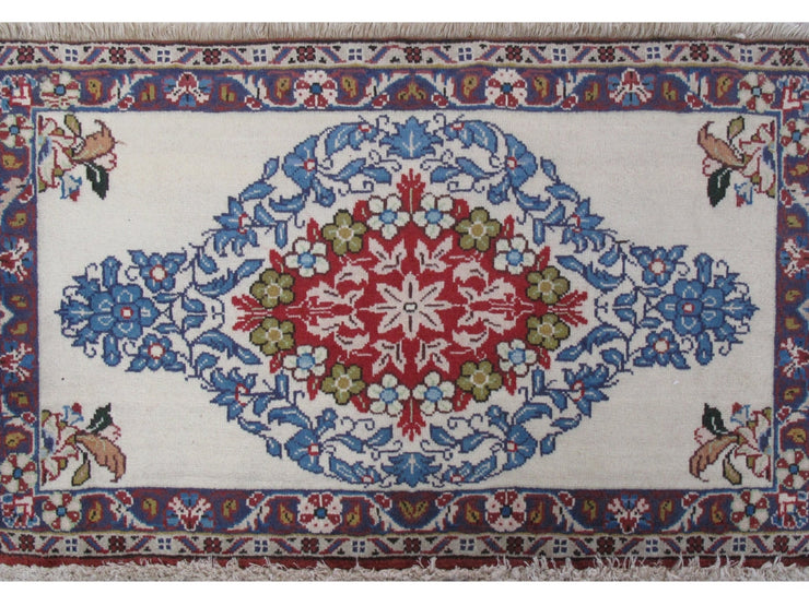 4' x 2' Ivory Persian Bakhtiari Rug